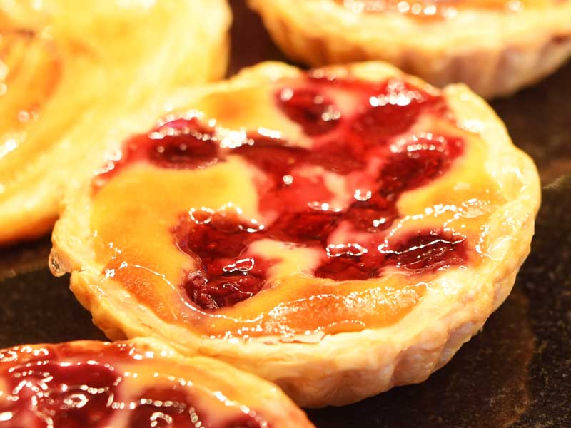 クラフティ・スリーズ BOULANGER PATISSIER y'KUNIEDA
(ワイクニエダ)は岐阜県大垣市にある
自家製天然酵母パンとケーキのお店です。