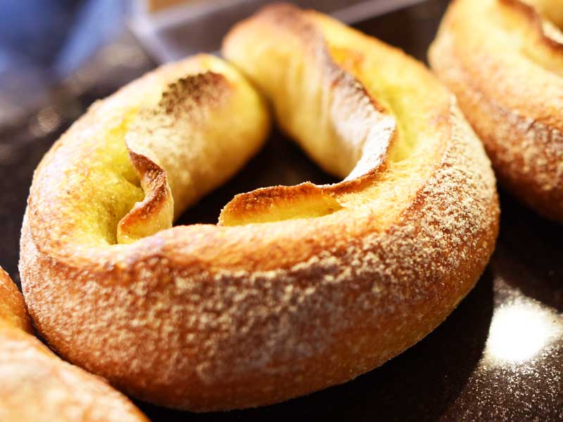 トマトとチーズのクロンヌ BOULANGER PATISSIER y'KUNIEDA
(ワイクニエダ)は岐阜県大垣市にある
自家製天然酵母パンとケーキのお店です。